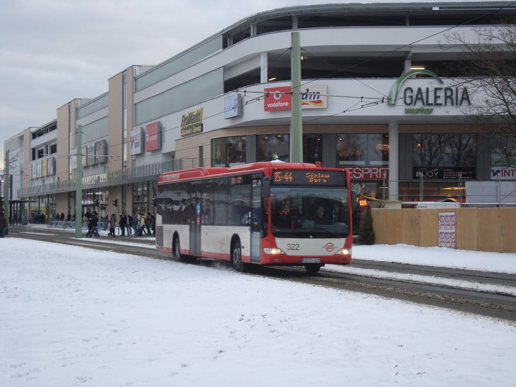 Bus 322 am 21.12.09 in der Stadtpromenade .