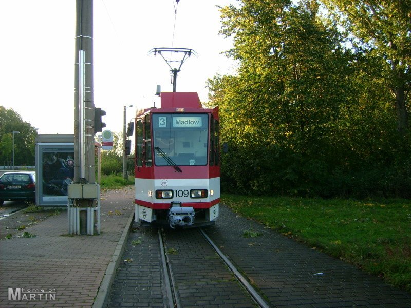 Tw 109 wartet in Sandow auf die Abfahrt (02.10.2008)