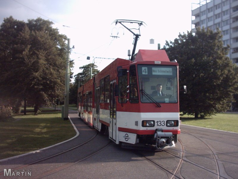 Tw 133 als Linie 4 Richtung Haltestelle Stadthalle (16.08.2005)