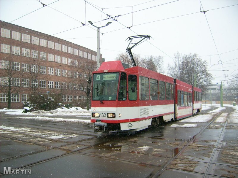 Tw 133 fhrt als Linie 4 in Richtung Neu Schmellwitz (20.02.2009)