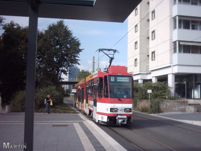 Tw 140 an der damals neugebauten Haltestelle Stadtpromenade (15.09.2005)