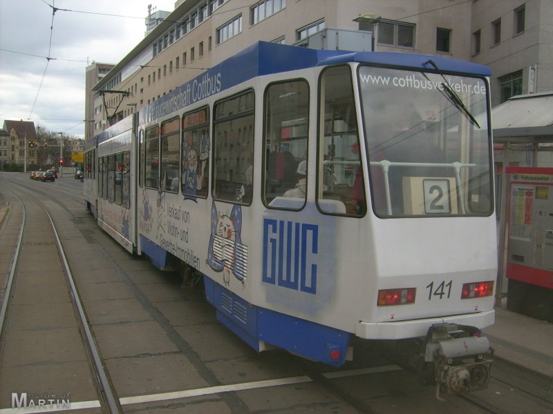 Tw 141 an  der Haltestelle Stadthalle/Post auf der Linie 2 unterwegs (20.03.2009)