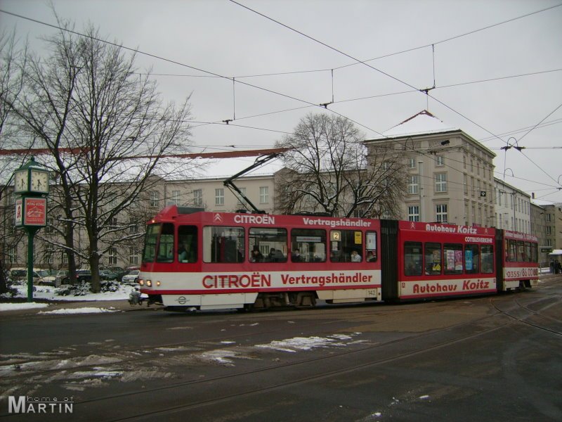 Tw 142 biegt in Richtung Stadtpromenade ab. (18.02.2009)