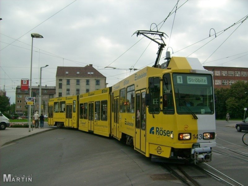 Tw 143 biegt in die Haltstelle Stadthalle/Post ein (27.08.2008)