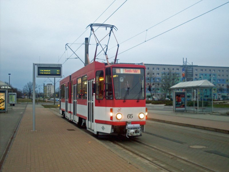 Tw 65 an der Haltestelle Gelsenkirchener Allee . (26.12.2008)