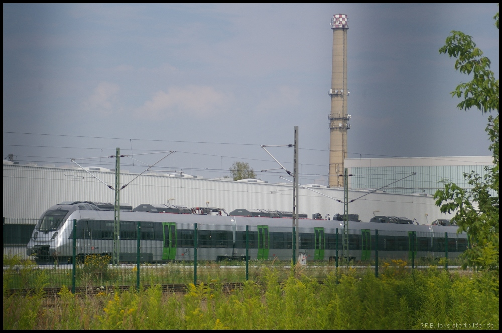 1442 202 / 1442 702 f�r die S-Bahn Mitteldeutschland auf dem Bombardier-Werksgel�nde in Hennigsdorf b. Berlin. Die f�hrende  1  entstand durch die Neuvergabe der Nummern von bereits verschrotteten Triebz�gen der ersten Lieferserie (gesehen 04.08.2012)