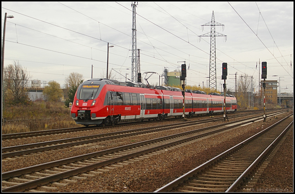 Am 10.11.2012 konnte 442 326 als RE7 nach W�nsdorf-Waldstadt bei der Einfahrt Berlin Sch�nefeld-Flughafen gesichtet werden.