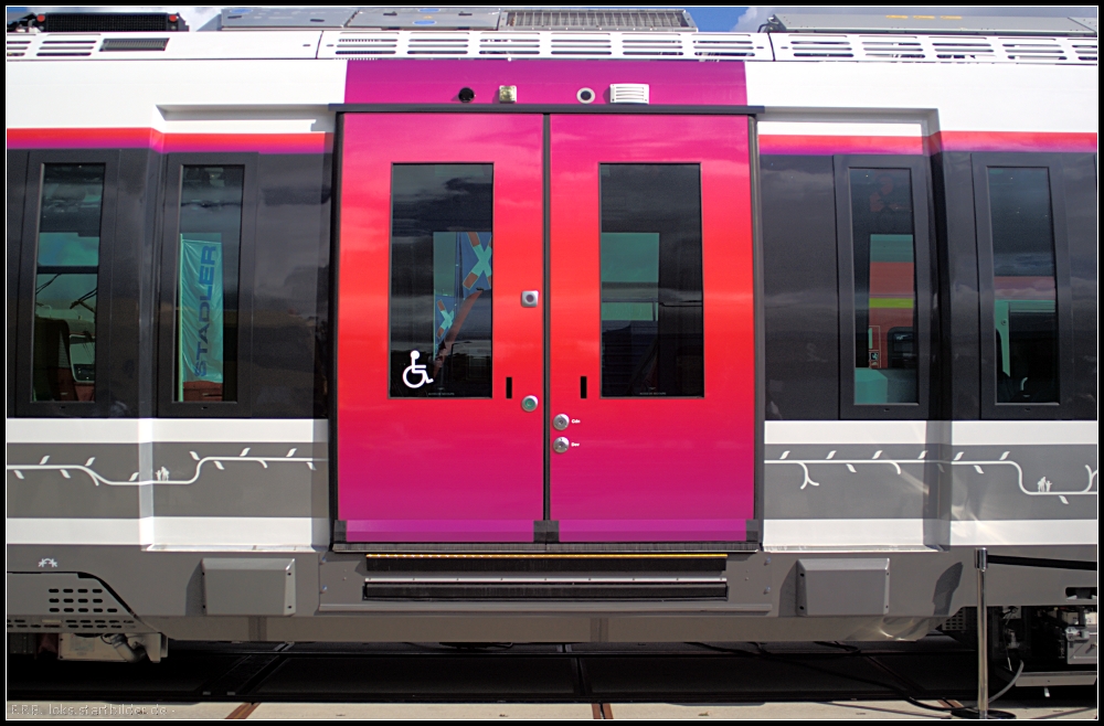 Auff�lliger T�rbereich des Z 50000 der SNCF auf der InnoTrans 2012 in Berlin