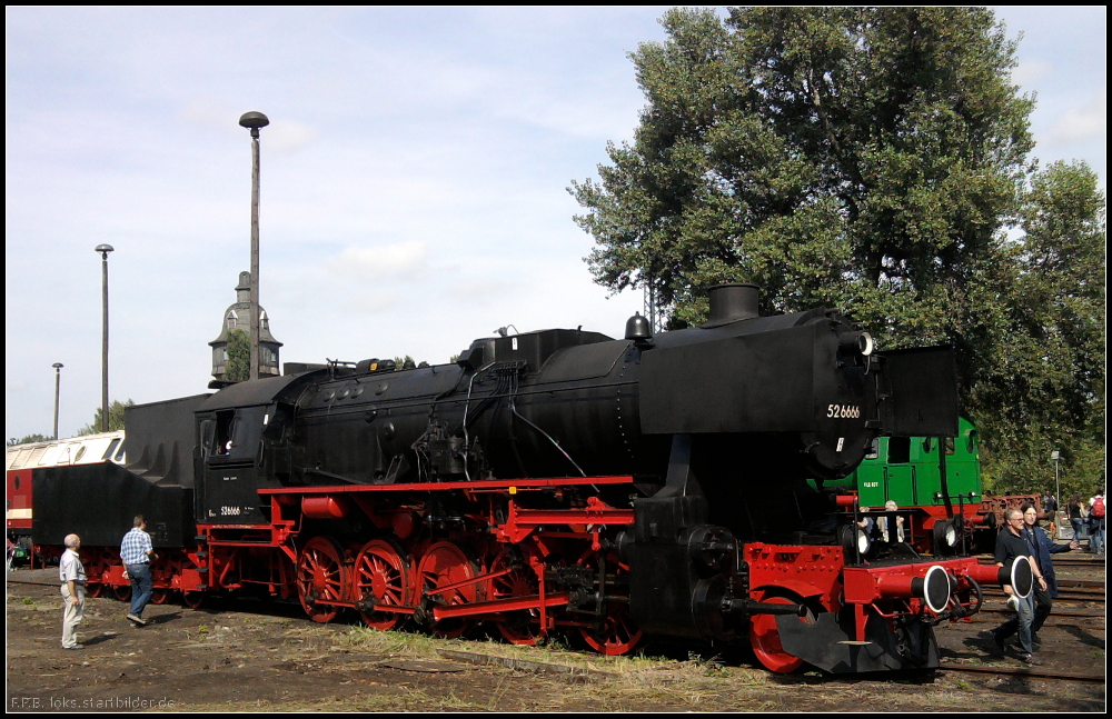Beim 5. Berliner Eisenbahnfest war auch 52 6666 der Dampflokfreunde Berlin e.V. anwesend (gesehen Berlin Bw Sch�neweide 09.09.2012)