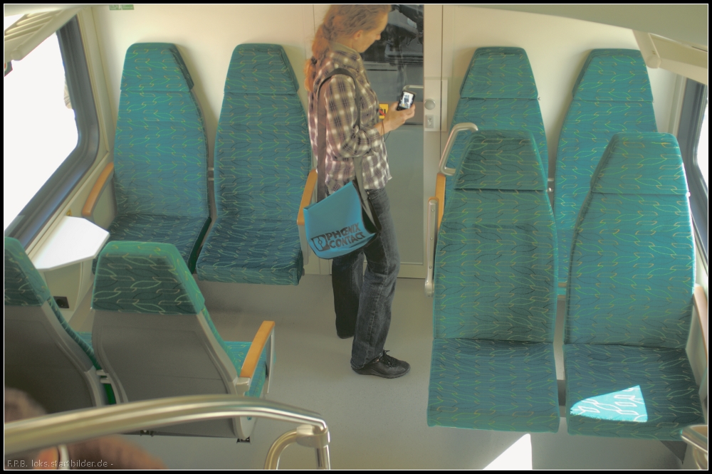 Bestuhlung des KISS f�r die ODEG an der Treppe bzw Wagen�bergang beim 445.102 auf der InnoTrans 2012 in Berlin