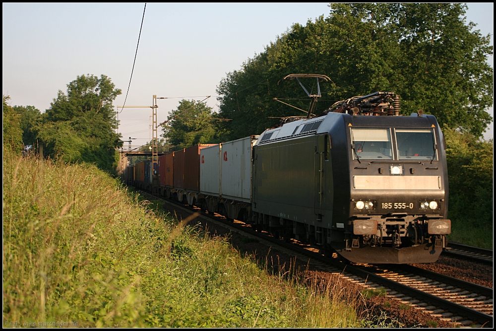 boxXpress 185 555-0 mit Containerzug Richtung Lehrte (Eigent�mer MRCE, angemietet 12/2009, gesehen Lehrte-Ahlten b. Hannover 24.06.2010)
