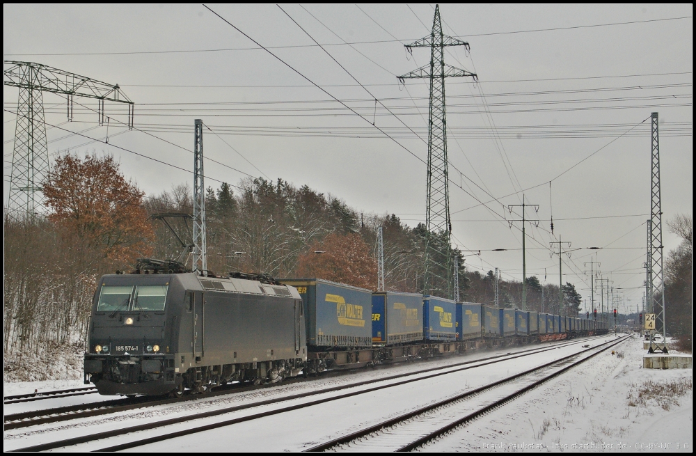 boxXpress 185 574 mit dem  LKW Walter -Zug am 12.03.2013 in Diedersdorf