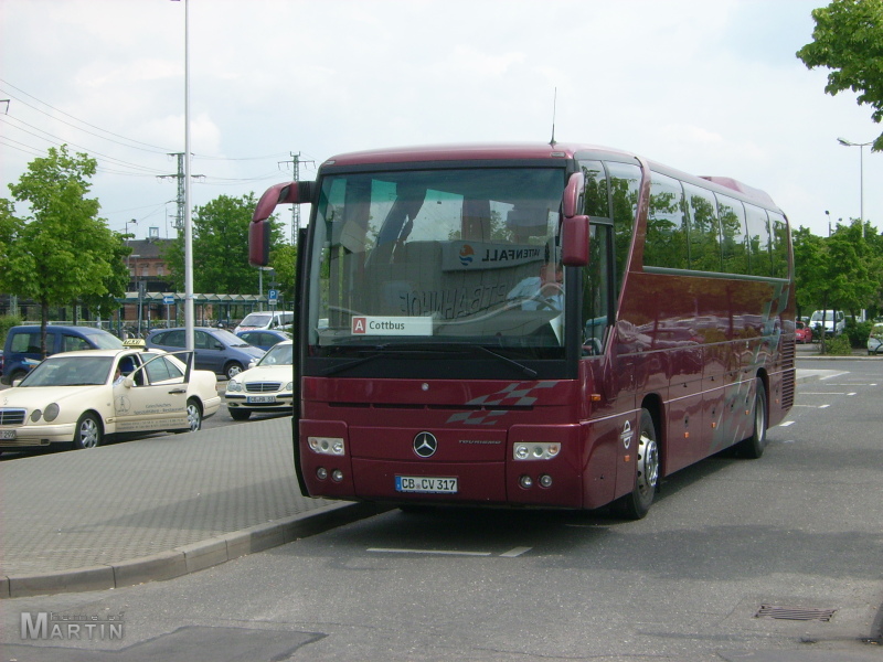 CV 317 beim Warten am Hauptbahnof auf die Fahrgste fr den SEV Cottbus - Knigs Wusterhausen (05.06.2010)