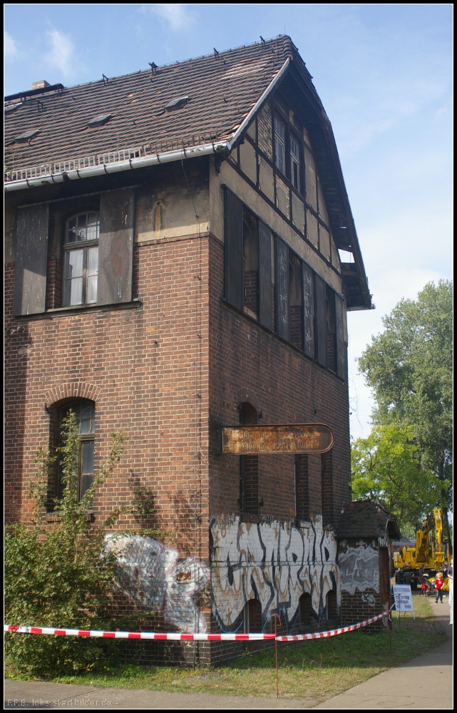 Das ehemalige Wohnheim f�r Lokf�hrer auf dem Gel�nde des Bw Sch�neweide (gesehen beim 5. Berliner Eisenbahnfest 09.09.2012)