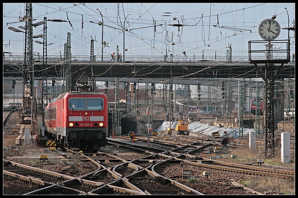 DB 143 569-2 wartet auf den Einsatz als RE nach Cottbus (Dresden Hbf 27.03.2010)
<br><br>
Update: 12/2015 in Hamm Rbf z; ++ 24.06.2016