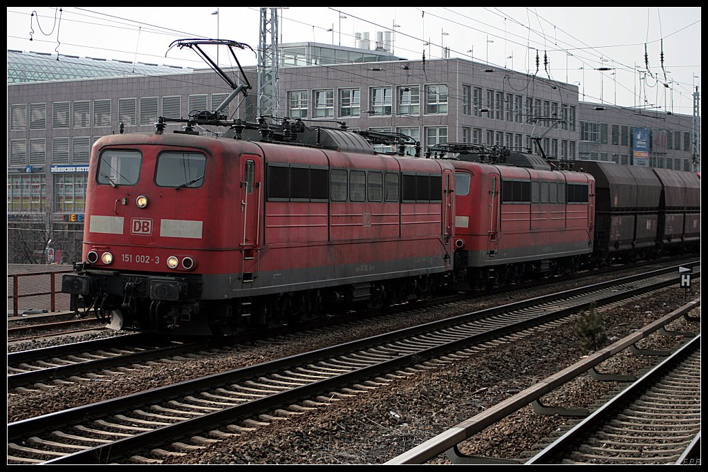 DB 151 002-3 und DB 151 023-9 mit dem Kohlezug Richtung Karower Kreuz (Berlin K�penick 18.03.2010 - Update: 151 002 20.09.2012 in Seelze Rbf z)
