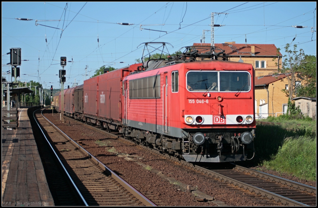 DB 155 046-6 und einem gemischtem G�terzug Richtung Seddin (gesehen Michendorf 03.06.2010 - Update 09/2011: Verkauf an MEG)
