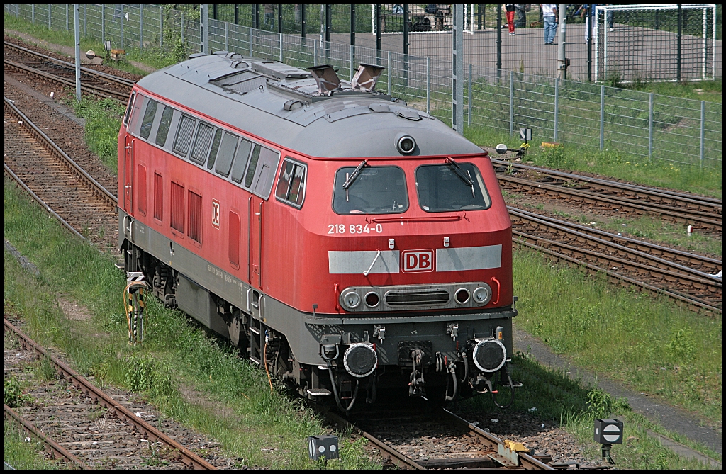 DB 218 834-0 wartet am Talgo-Werk um den Autoreisezug bereitzustellen (Berlin Warschauer Stra�e 21.05.2010)