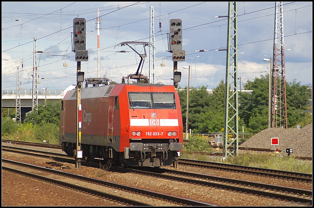 DB Cargo 152 033-7 solo unterwegs Richtung Berlin (gesehen Berlin Sch�nefeld Flughafen 06.09.2010)