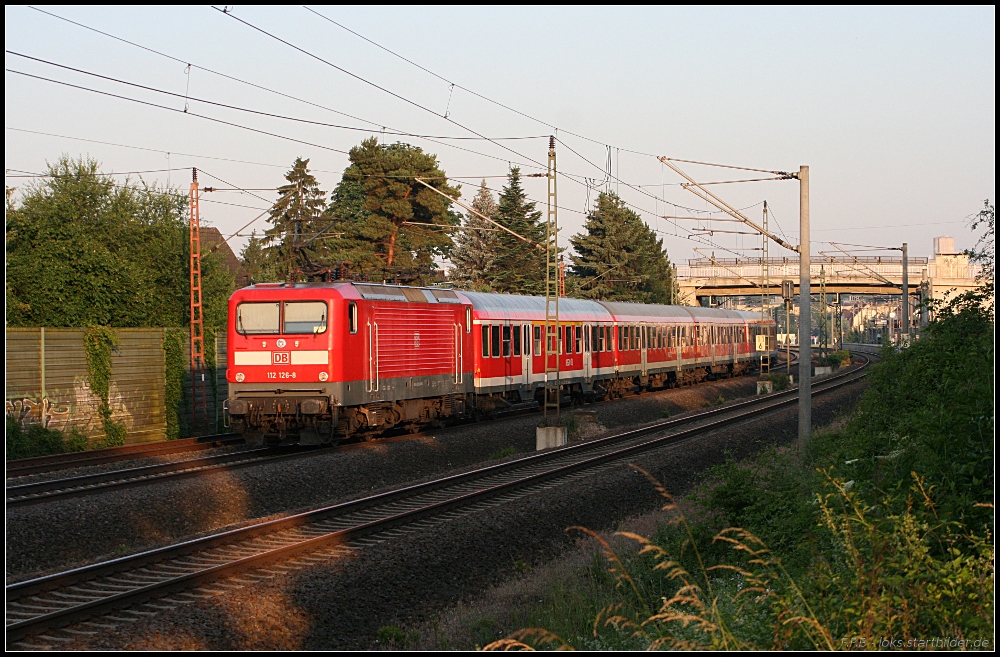 DB Regio 112 126-8 mit einem Regio Richtung Lehrte (gesehen Lehrte-Ahlten b. Hannover 24.06.2010)
<p>
++ 09.04.2019 bei Fa. Bender, Opladen