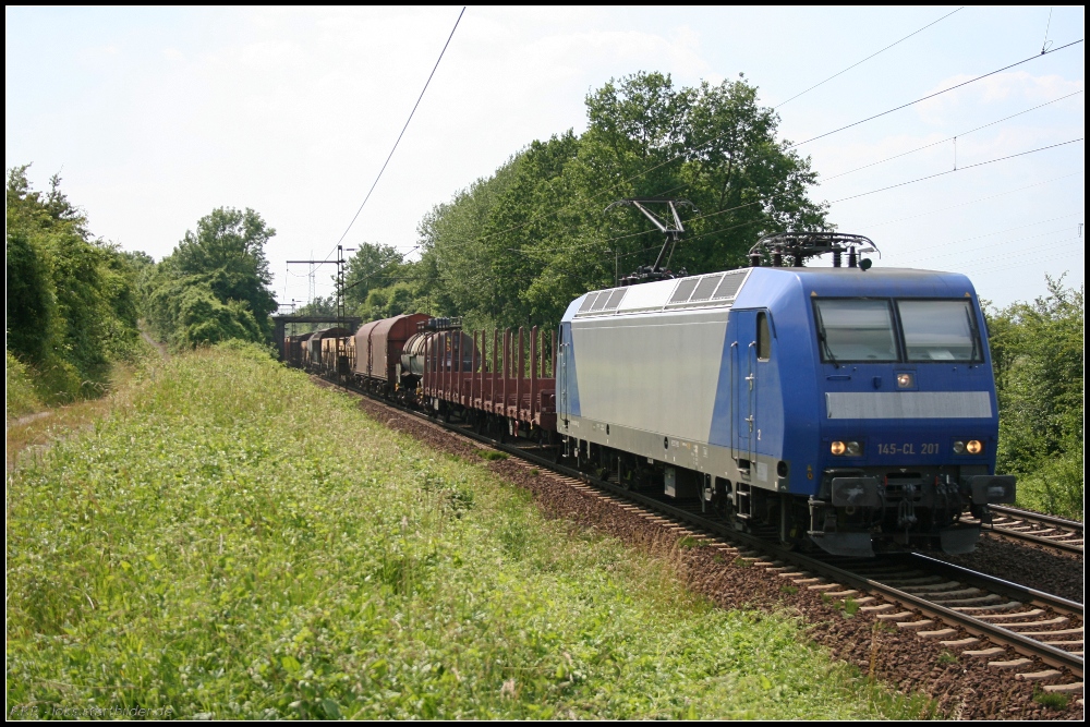 DB Schenker 145-CL 201 mit gemischtem G�terzug. Die Lok wird intern als 145 521-1 gef�hrt (NVR-Nummer 91 80 6145 097-2 D-RBH, ex RBH 201, Eigentum Alpha Trains, seit 05/2010 vermietet, gesehen Lehrte-Ahlten b. Hannover 24.06.2010)