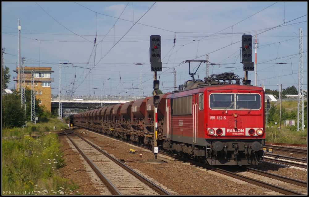 DB Schenker 155 122-5 mit Facns-Wagen am 23.07.2012 in Berlin Sch�nefeld Flughafen