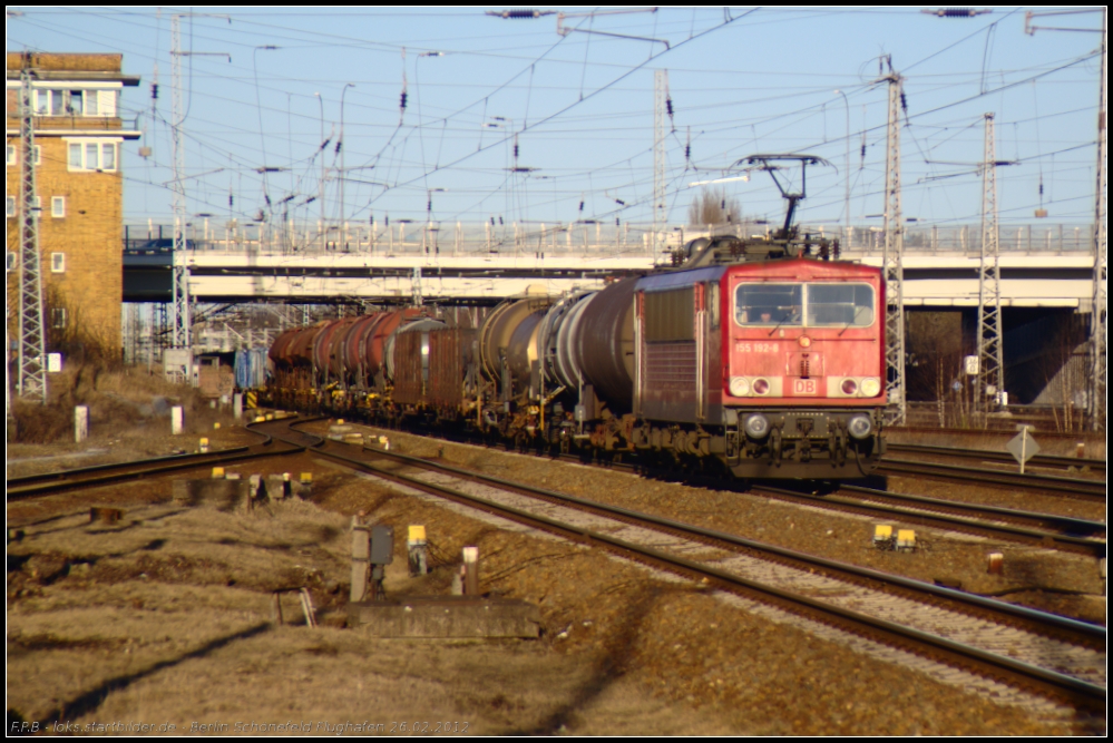 DB Schenker 155 192-8 mit einem gemischtem G�terzug am 26.02.2012 in Berlin Sch�nefeld-Flughafen.