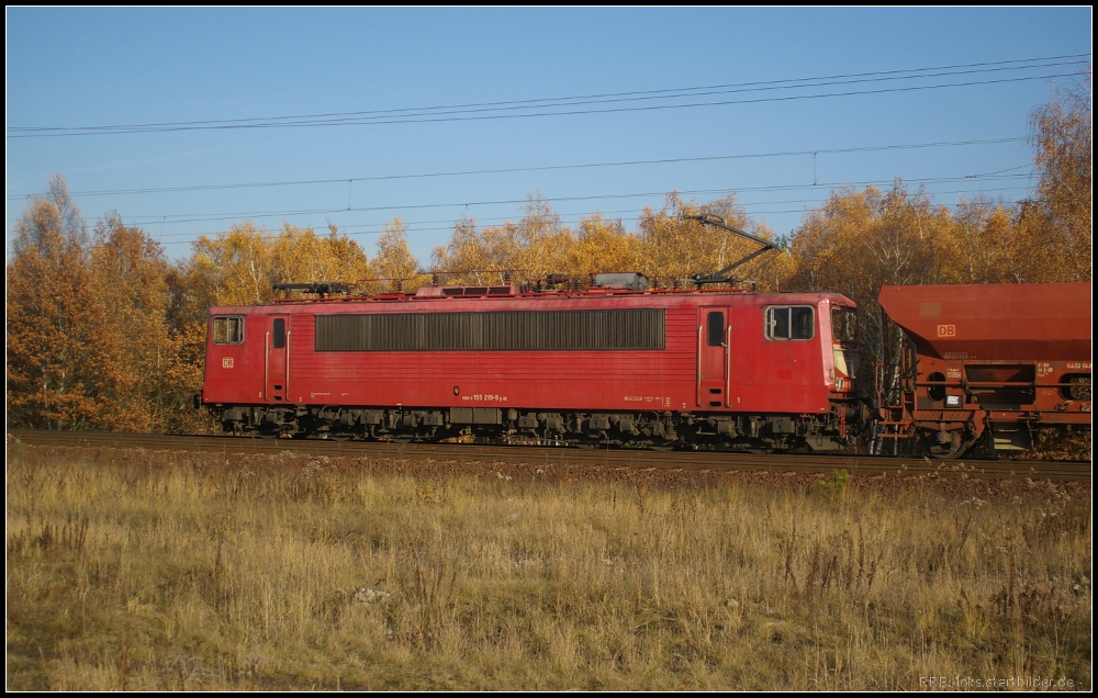 DB Schenker 155 219-9 mit  Latz  und Sch�ttgut-Wagen am 14.11.2012 in der Berliner Wuhlheide