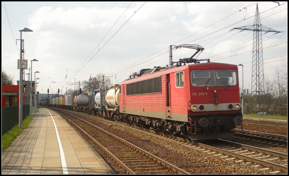 DB Schenker 155 259-5 mit Container (gesehen Nuthetal-Saarmund 14.04.2012)
<br><br>
Update: 16.02.2015 in Opladen verschrottet