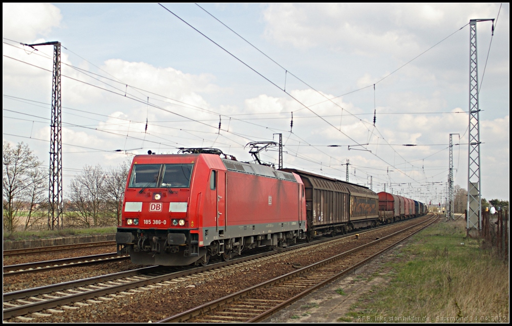 DB Schenker 185 386-0 mit gemischtem G�terzug (gesehen Nuthetal-Saarmund 14.04.2012)