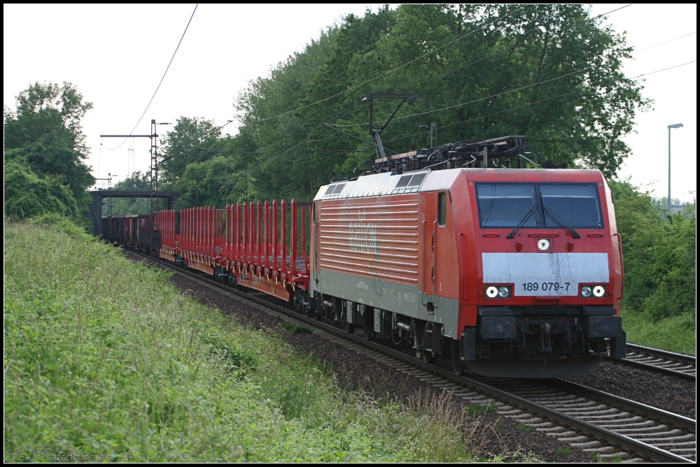 DB Schenker 189 079-7 mit leerem Holzzug (gesehen Lehrte-Ahlten b. Hannover 24.06.2010)