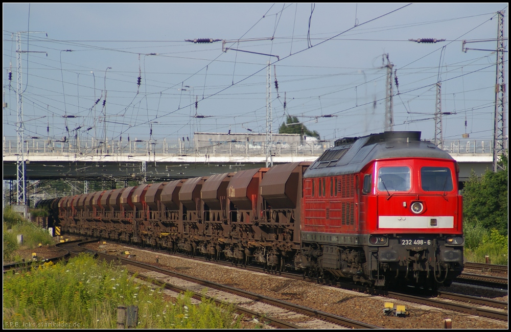 DB Schenker 232 498-6 mit Facns-Wagen am 23.07.2012 in Berlin Flughafen Sch�nefeld