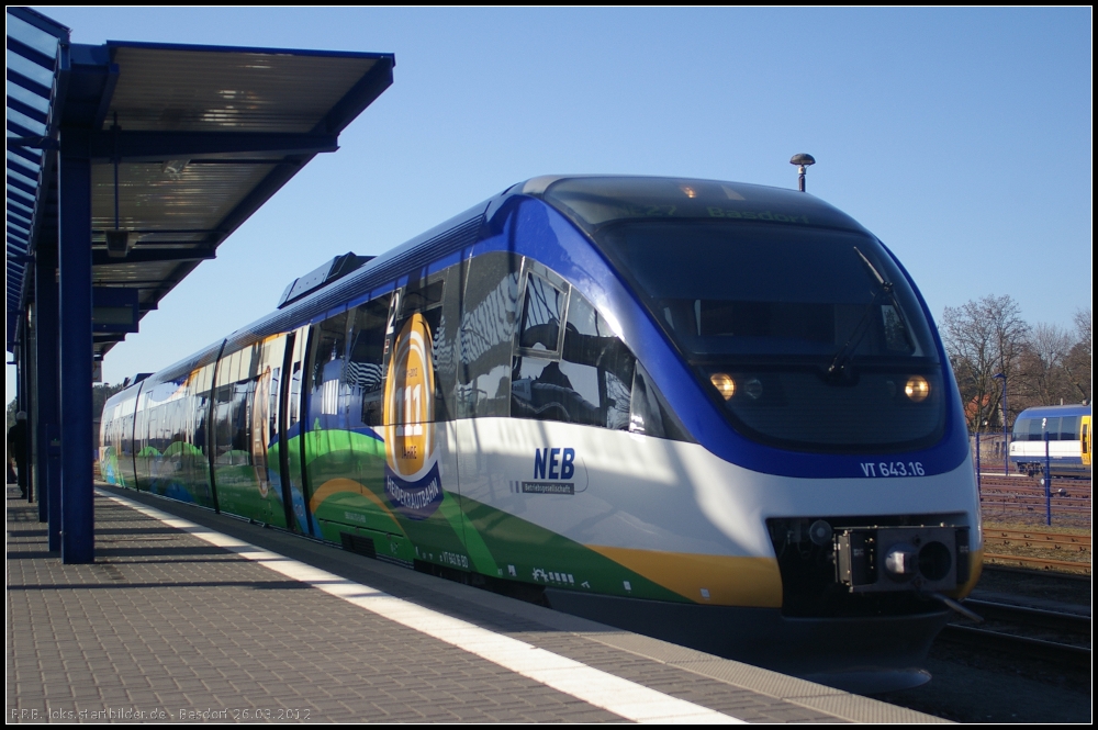 Der Jubil�umszug NEB VT 643.16 / 643 372 im Bahnhof Basdorf (26.03.2012)