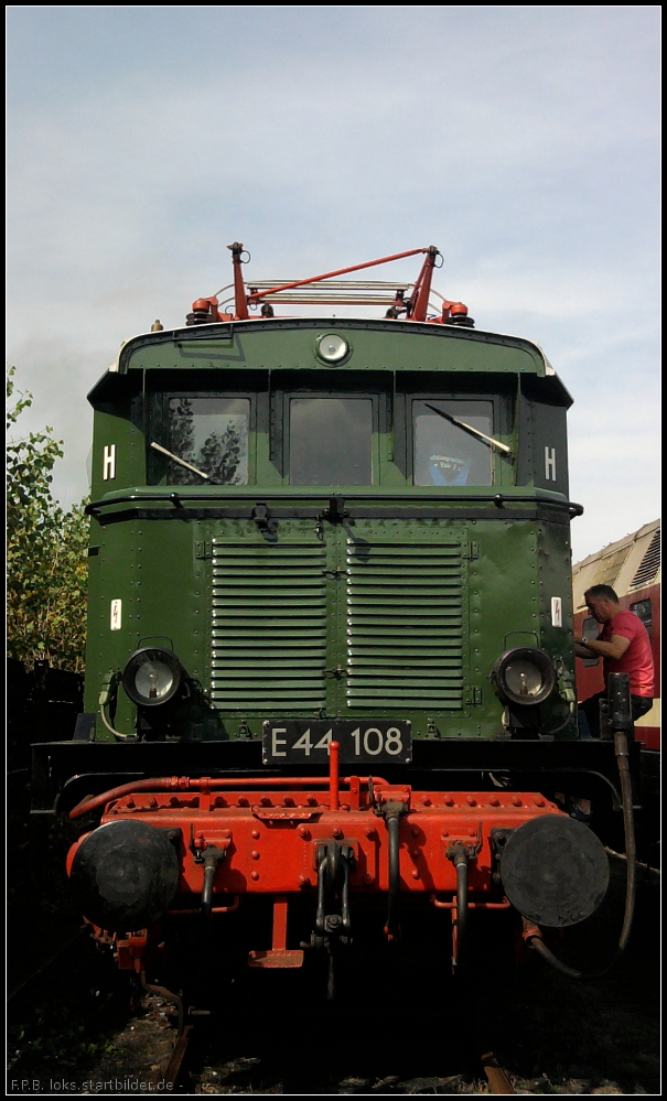 E 44 108 zu Gast beim 5. Berliner Eisenbahnfest (gesehen Berlin Bw Sch�neweide 09.09.2012)