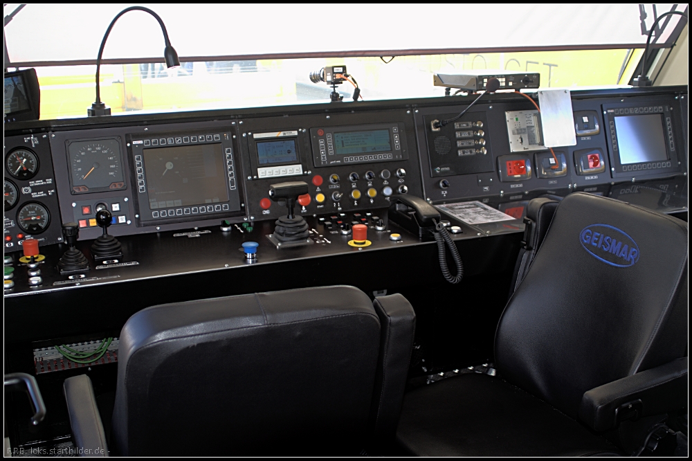 F�hrerstand des ETCS-Zug EM 202 von Infrabel auf der InnoTrans 2012