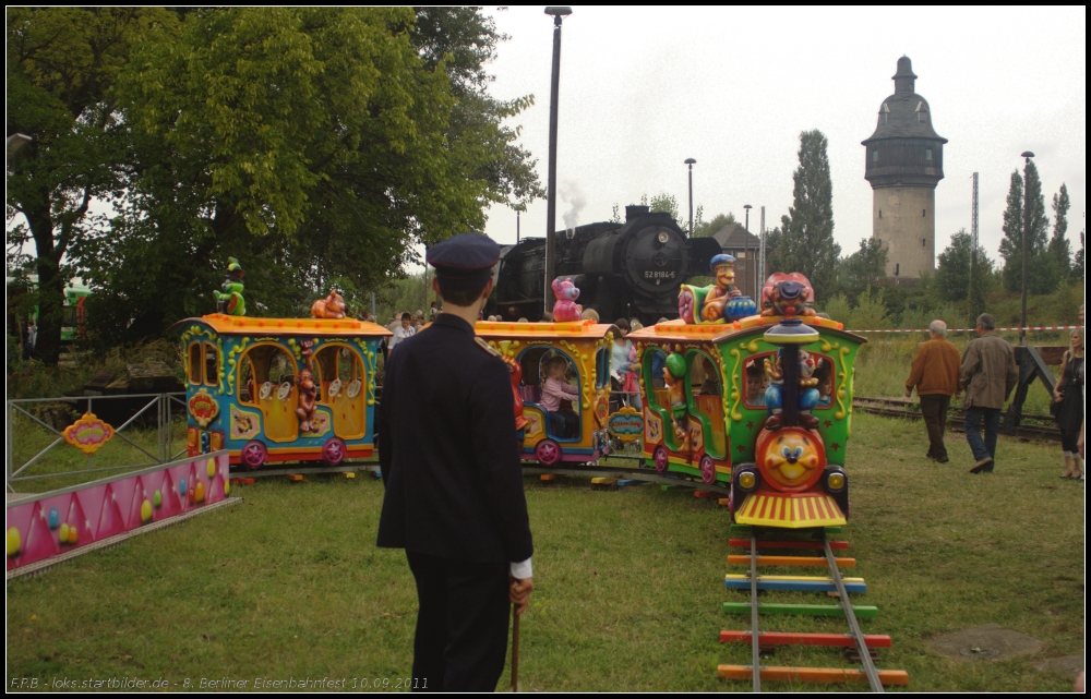 F�r die ganz Kleinen war diese kleine Eisenbahn aufgebaut (gesehen 10.09.2011 beim 8. Berliner Eisenbahnfest Bw Sch�neweide)