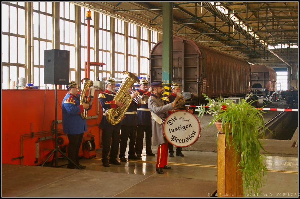F�r gute musikalische Unterhaltung sorgten die  Die lustigen Preussen  mit ihrer Blaskapelle im Betriebswerk ( 135 Jahre Werk Eberswalde - Tradition mit Zukunft , 08.06.2013)