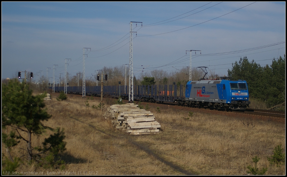 HLG 185 510-5 mit leerem Holzzug am 24.03.2012 in der Berliner Wuhlheide