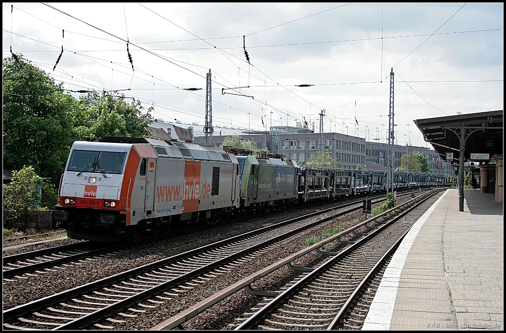 hvle 285 102-0 schleppt PKP EU43-003 mit ihrem Zug Richtung Polen (gesehen Berlin K�penick 21.05.2010)