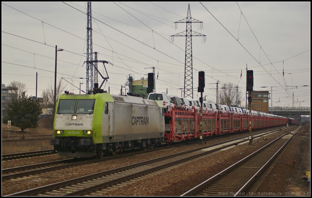 ITL 185-CL 005 / 185 505 mit neuen Autos am 03.04.2013 in Berlin Sch�nefeld Flughafen (NVR-Nummer 91 80 6185 505-5 D-CTD)