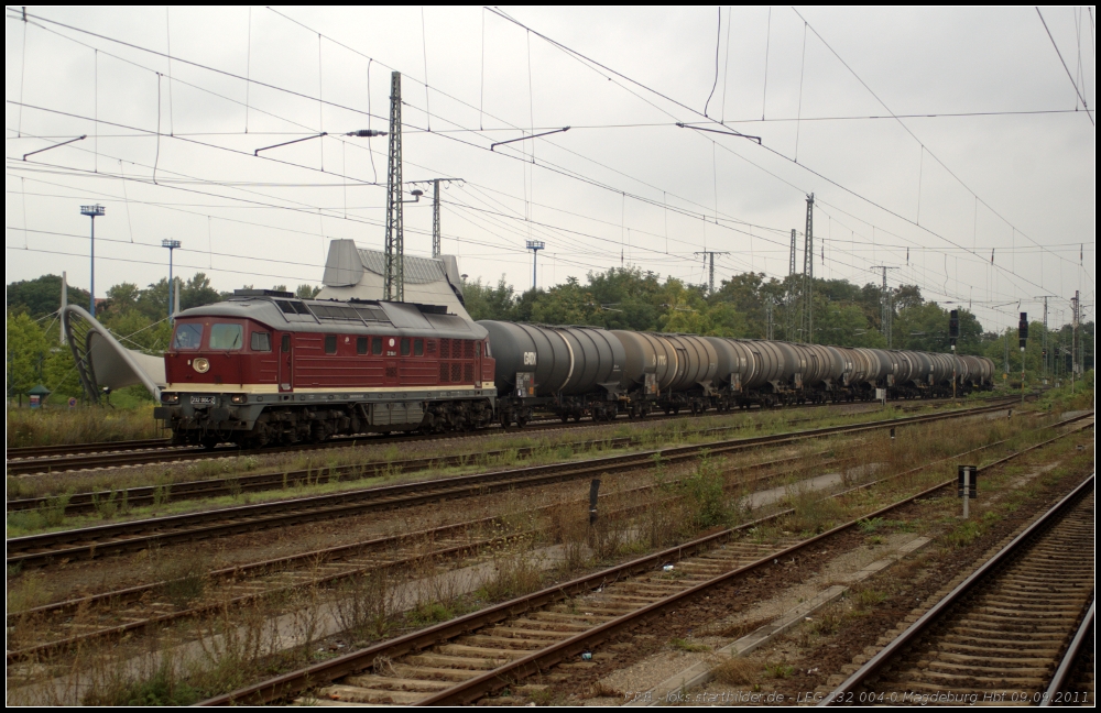 LEG 132 004 / 232 204 mit kurzem Kesselzug am 09.09.2011 in Magdeburg Hbf.