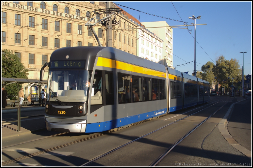 LVB 1210, Typ NGT12-LEI, auf der Linie 16 nach L��nig im Einsatz. Die Wagen sind auch als classicXXL bekannt und geh�ren zur Baureihe Flexity Classic XXL von Bombardier.