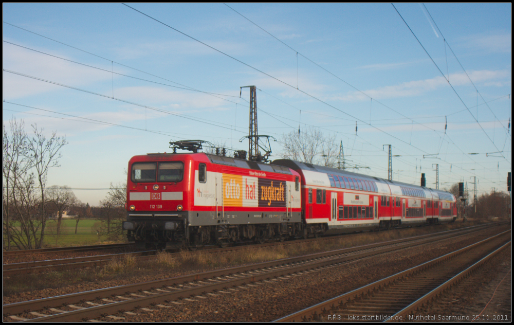 Mit dem IRE25 Magdeburg Hbf durchf�hrt DB Regio 112 139 am 25.11.2011 Nuthetal-Saarmund