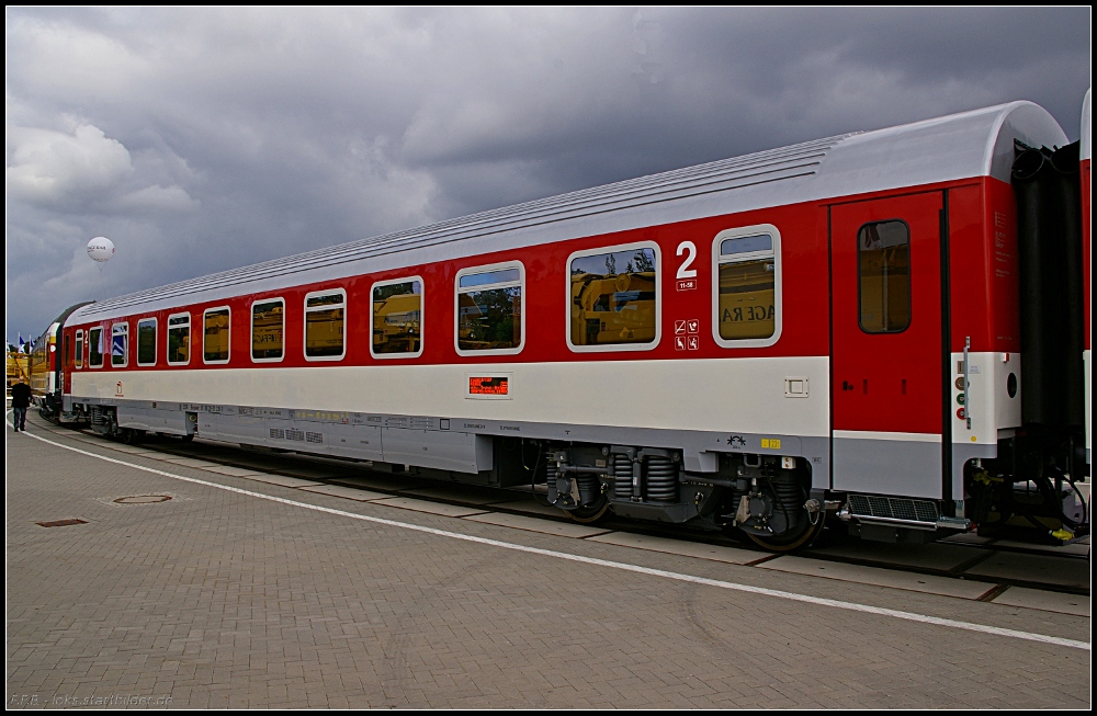 Modernisieren von Reisezugwagen kann sich lohnen. Hier ein Eurofima-Wagen der in Graz, �sterreich �berarbeitet wurde (SK-ZSSK Bmpeer 61 56 20-70 230-3, INNOTRANS 2010 Berlin 21.09.2010)
