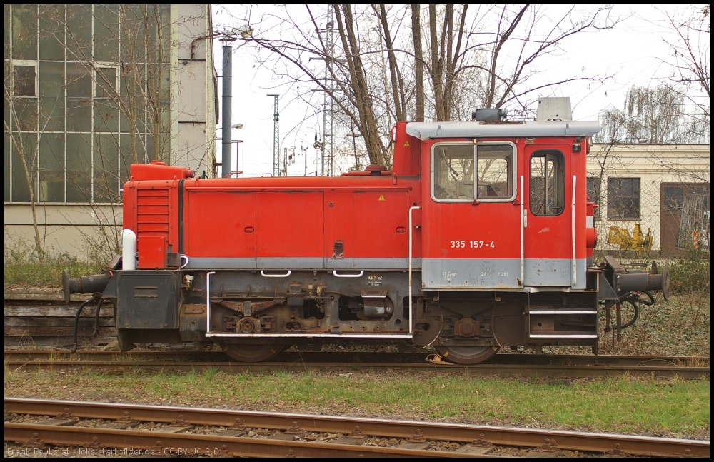 Noch immer steht DB Schenker 335 157 auf den Au�engleisen des Bw Cottbus, so auch am 18.04.2013
<br><br>
Update: ++ 02.03.2017 in Cottbus durch Fa. Bender