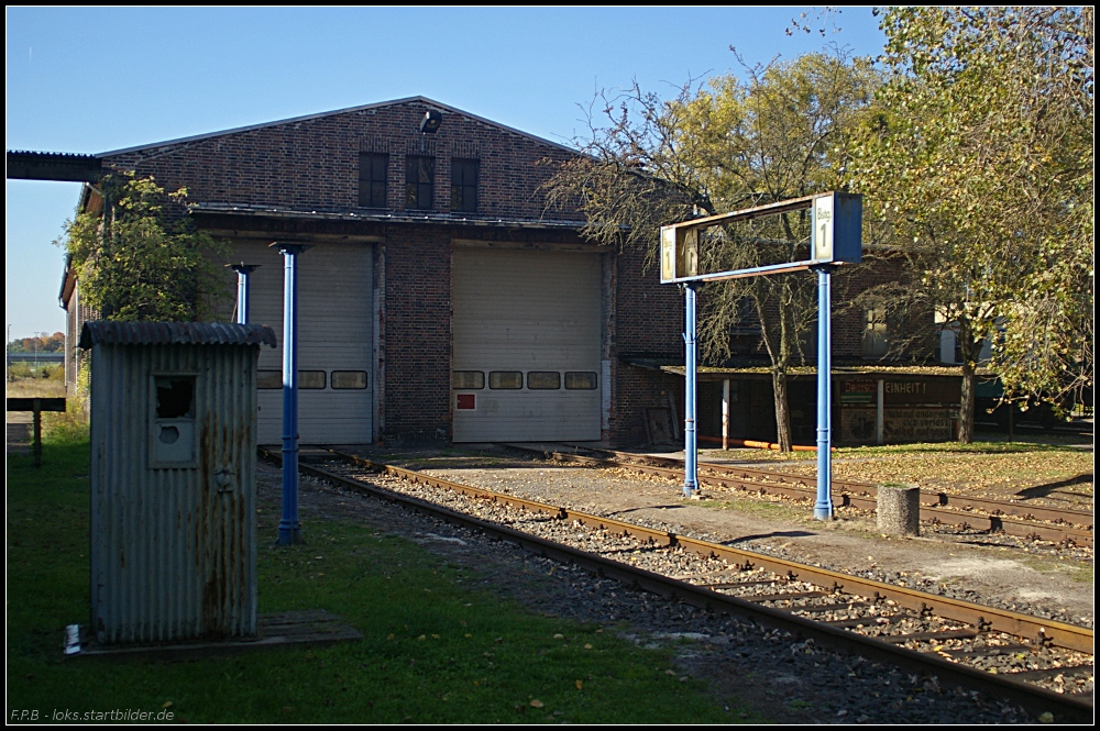Ob hier wirklich einmal ein Bahnsteig war l�sst sich heute nicht mehr feststellen. Aber die Anzeige daf�r gibt es (gesehen Bw-Fest Lutherstadt Wittenberg 10.10.2010)