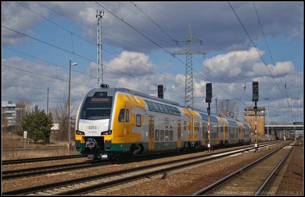 ODEG ET 445.104 f�hrt am 07.04.2013 durch Berlin Sch�nefeld Flughafen