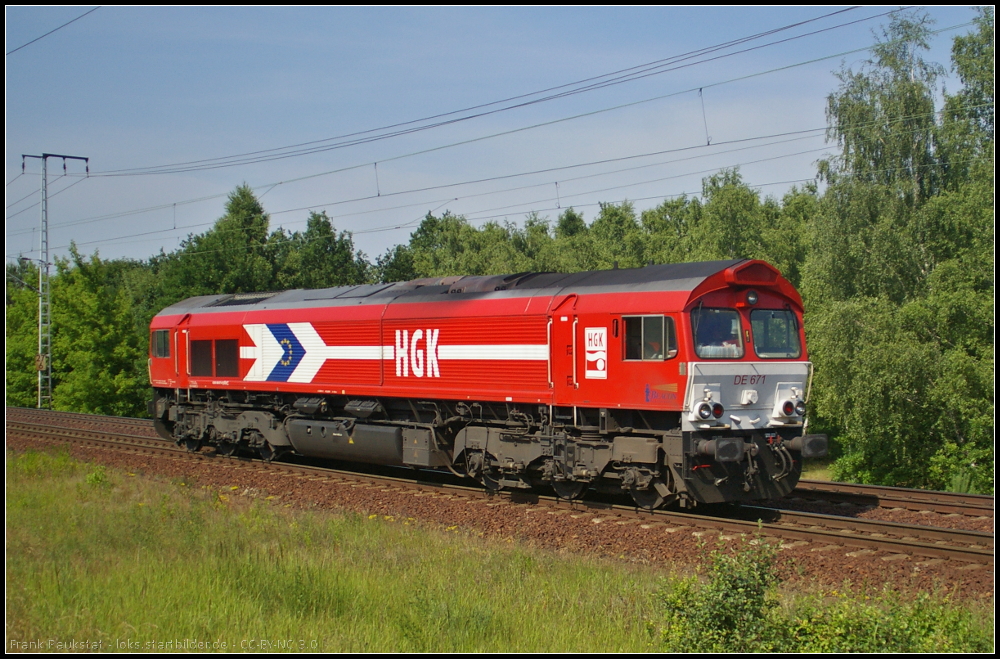 RheinCargo DE 671 solo am 18.06.2013 in der Berliner Wuhlheide (noch mit alter NVR-Nummer 92 80 1 266 071-0 D-HGK)