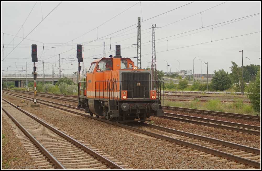 Solo ist LOCON 213 / 214 003 Richtung S�den unterwegs (gesehen Berlin Sch�nefeld Flughafen 17.07.2011)