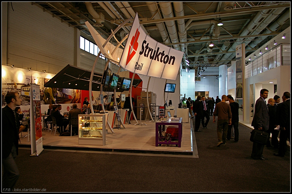 Stand Strukton Rail, Niederlande: Fehler finden bevor Sch�den entstehen mit Schienenpr�fz�gen (INNOTRANS 2010 Berlin 21.09.2010)